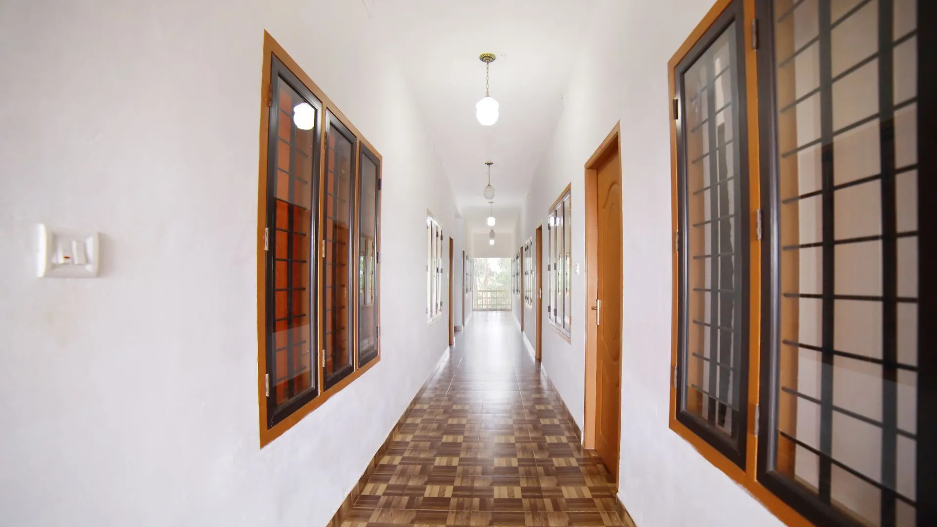 Oyo 6870 Pallivasal Munnar
