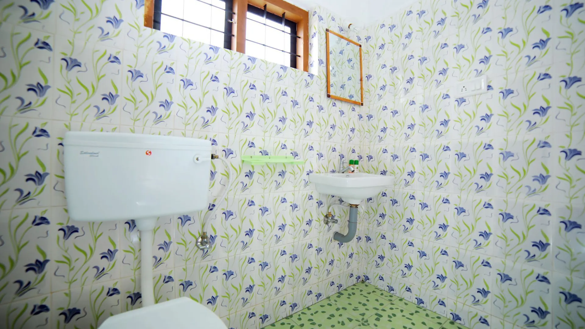 Oyo 6870 Pallivasal Munnar India