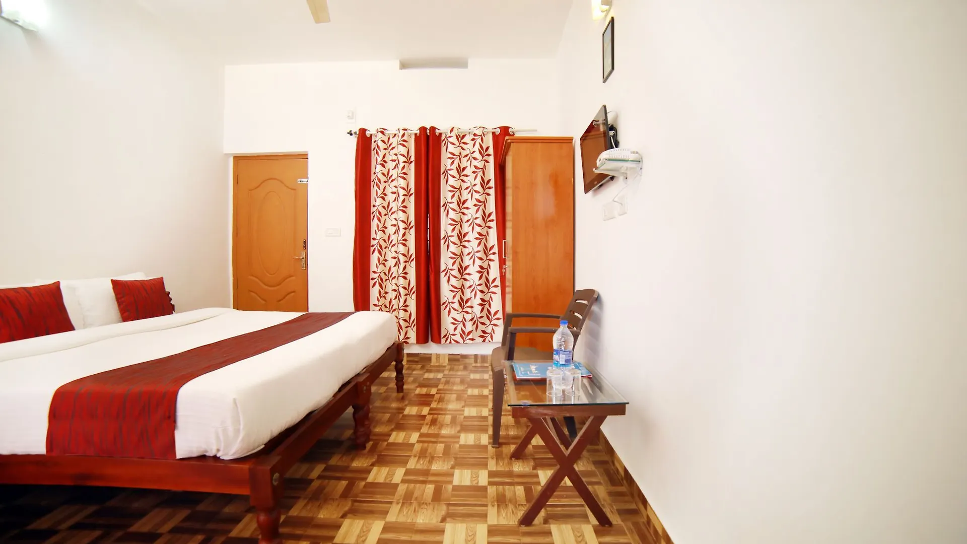 Oyo 6870 Pallivasal Munnar India