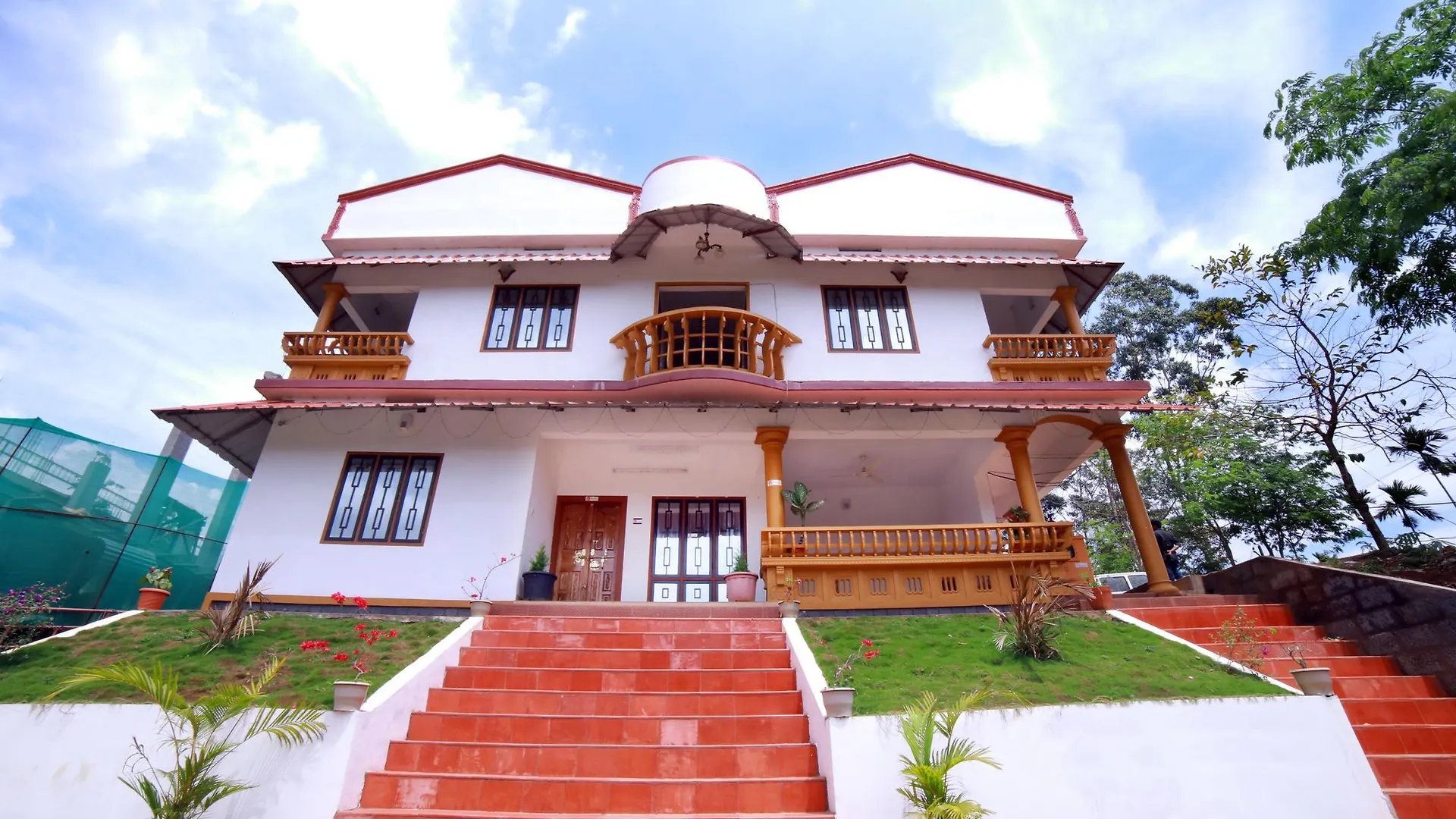 Oyo 6870 Pallivasal contacts